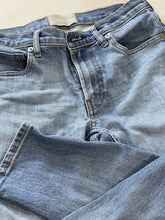 Load image into Gallery viewer, Everlane Ankle Jeans 27