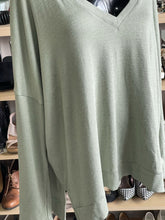 Load image into Gallery viewer, Banana Republic Luxespun Top Long Sleeve XL