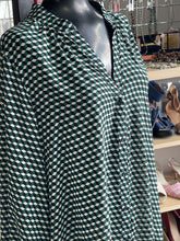 Load image into Gallery viewer, H&M Top Long sleeve 16