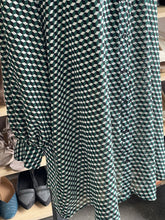 Load image into Gallery viewer, H&M Top Long sleeve 16