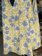 Load image into Gallery viewer, Rose & Olive Sleeveless Top XL