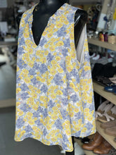 Load image into Gallery viewer, Rose & Olive Sleeveless Top XL