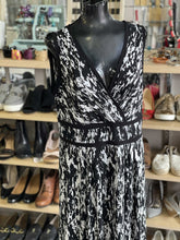 Load image into Gallery viewer, Jones & Co Dress 14