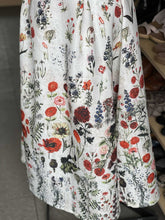 Load image into Gallery viewer, Chicwish Floral Skirt NWT S