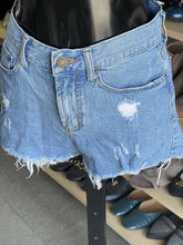 Load image into Gallery viewer, BDG girlfriend highrise Shorts 27