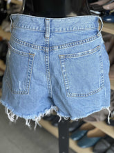 Load image into Gallery viewer, BDG girlfriend highrise Shorts 27