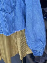 Load image into Gallery viewer, Pull & Bear Frayed Hem Denim Jacket M