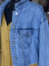 Load image into Gallery viewer, Pull & Bear Frayed Hem Denim Jacket M