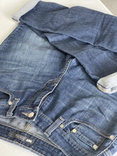 Load image into Gallery viewer, Levis Mid Rise Skinny Jeans 10