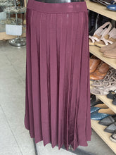 Load image into Gallery viewer, H&M Pleated Midi Skirt M