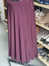Load image into Gallery viewer, H&M Pleated Midi Skirt M