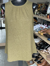 Load image into Gallery viewer, Banana Republic (outlet) Tank Top M