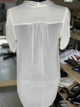 Load image into Gallery viewer, Babaton Silk Top Short Sleeve S