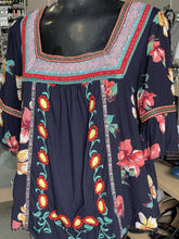 Load image into Gallery viewer, Anthropologie Embroidered Top Short Sleeve S