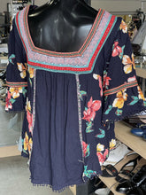 Load image into Gallery viewer, Anthropologie Embroidered Top Short Sleeve S