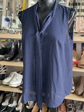 Load image into Gallery viewer, J Crew (outlet) button up top S