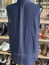 Load image into Gallery viewer, J Crew (outlet) button up top S