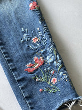 Load image into Gallery viewer, Driftwood Slim Fit Embriodered jeans 28