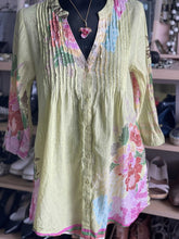 Load image into Gallery viewer, Sundance flower printed top S
