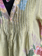 Load image into Gallery viewer, Sundance flower printed top S