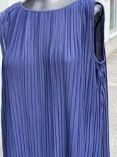 Load image into Gallery viewer, Uniqlo pleated dress M
