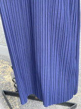 Load image into Gallery viewer, Uniqlo pleated dress M