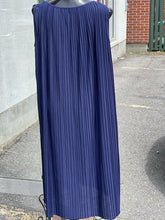 Load image into Gallery viewer, Uniqlo pleated dress M