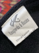 Load image into Gallery viewer, leopards & Roses Scarf