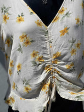 Load image into Gallery viewer, American Eagle Floral Top Short Sleeve L