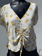Load image into Gallery viewer, American Eagle Floral Top Short Sleeve L