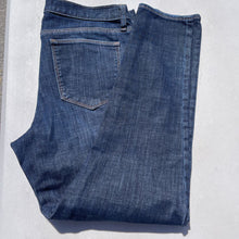 Load image into Gallery viewer, Gap True Skinny Jeans 32