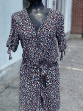 Load image into Gallery viewer, Gap Floral with Belt M