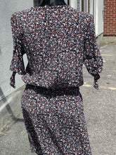 Load image into Gallery viewer, Gap Floral with Belt M