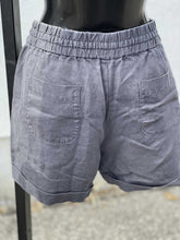 Load image into Gallery viewer, DKNY Linen Shorts 8 (Fits small)