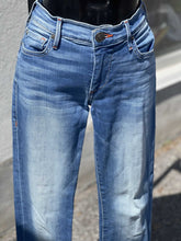 Load image into Gallery viewer, True Religion Cora Mid Rise Straight Jeans 27(Stretchy)