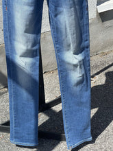 Load image into Gallery viewer, True Religion Cora Mid Rise Straight Jeans 27(Stretchy)