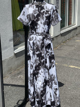 Load image into Gallery viewer, Banana Republic Maxi Dress S