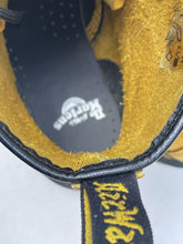 Load image into Gallery viewer, Dr. Martens boots 7 (as is)