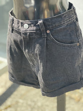 Load image into Gallery viewer, Abercrombie Annie High Rise Short 0/25