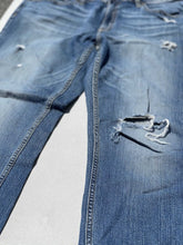 Load image into Gallery viewer, Banana Republic (outlet) Girlfriend Jean 31/12