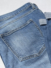 Load image into Gallery viewer, Banana Republic (outlet) Girlfriend Jean 31/12