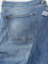 Load image into Gallery viewer, Banana Republic (outlet) Girlfriend Jean 31/12