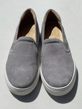 Load image into Gallery viewer, Naturalizer Carly Suede Flats 8.5 New in box