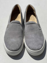 Load image into Gallery viewer, Naturalizer Carly Suede Flats 8.5 New in box