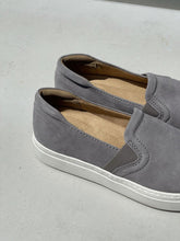 Load image into Gallery viewer, Naturalizer Carly Suede Flats 8.5 New in box