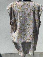 Load image into Gallery viewer, Banana Republic (outlet) Sleeveless Top L