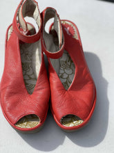 Load image into Gallery viewer, Fly London wedges 37