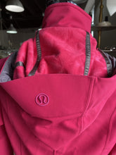 Load image into Gallery viewer, Lululemon Jacket 6