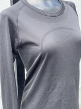 Load image into Gallery viewer, Lululemon Top Long Sleeve 10