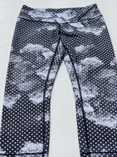 Load image into Gallery viewer, Lululemon Cropped Leggings 6